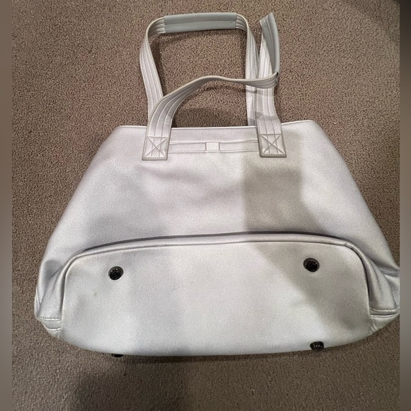 LUG Tempo Matte Luxe VL Tote Bag - Metallic Silver IcePop Stitch - Picture 4 of 14